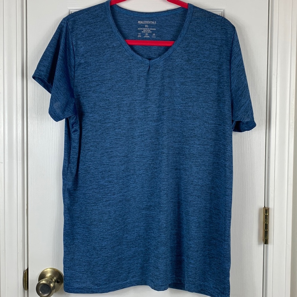 Realessentials Heather blue short sleeved tee shirt size XL.